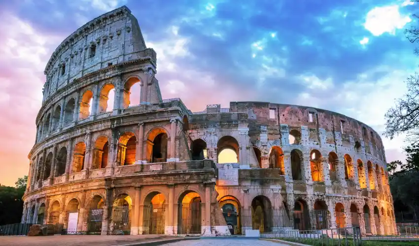 Colosseum واقع در رم