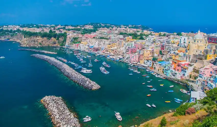 جزیره Procida واقع در Campania