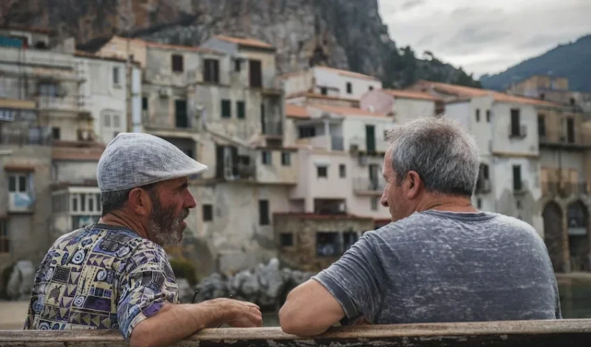 دو ایتالیایی در حال حرف زدن با هم